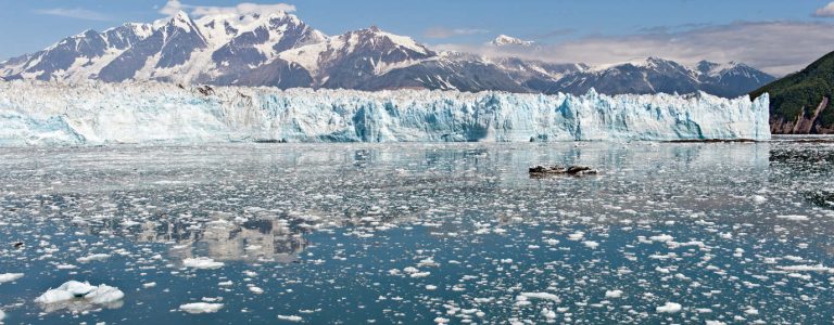 Образ тающего морского льда, который захлестывает мир