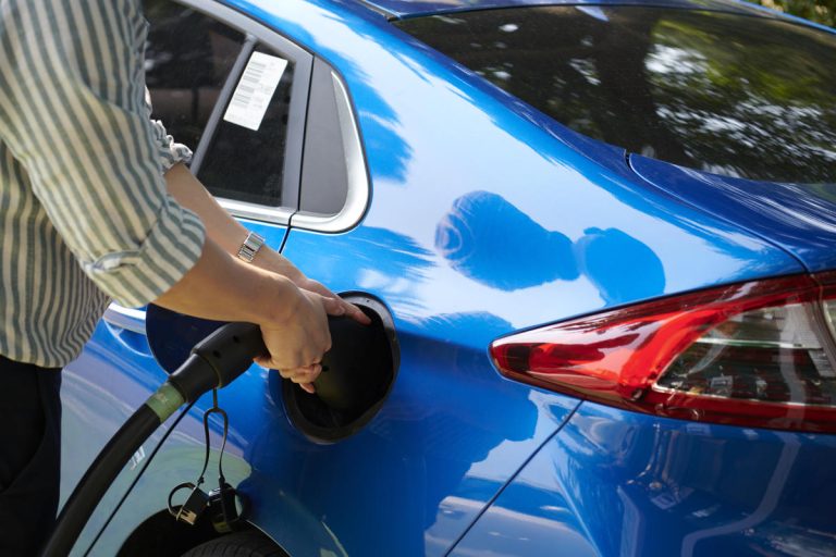 Объяснение запрета на новые бензиновые и дизельные автомобили в 2030 году