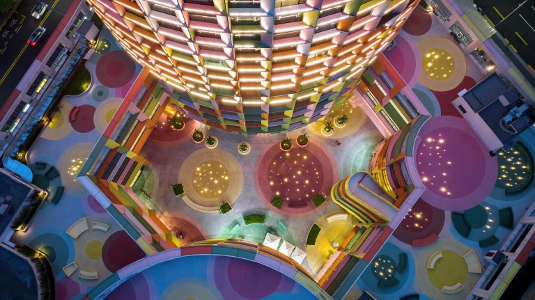 MVRDV превращает серый небоскреб в оживленную башню