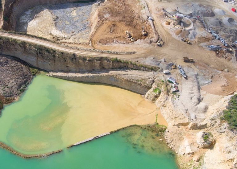 ЕС выделяет средства компаниям, расследуемым за экологические преступления