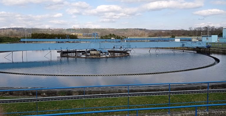 все больше и больше городов восстанавливают туалетную воду