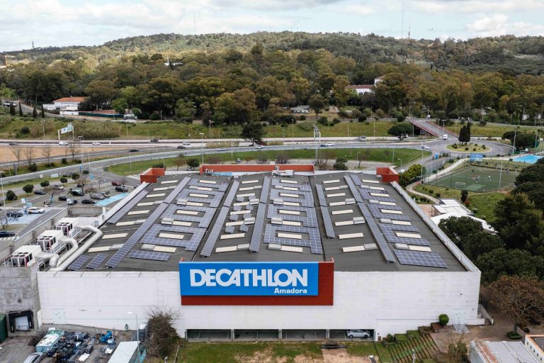 EDP ​​установит 80 солнечных систем на крышах Decathlon