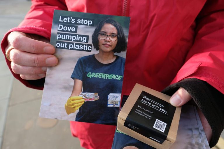 5 причин отказаться от продукции Dove этим летом