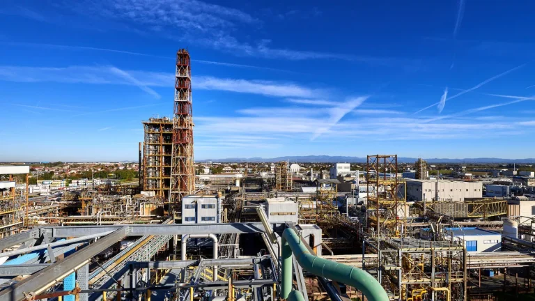 PFA в крови, контролируемые жителей возле химического полюса