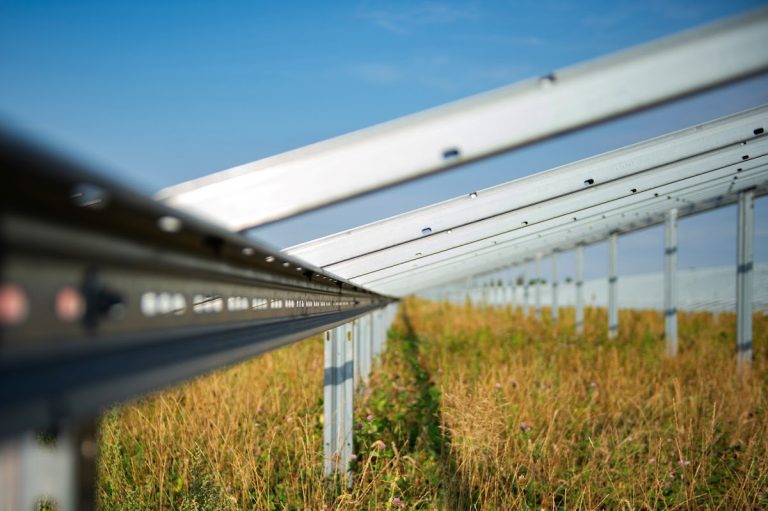 Фотоэлектрические системы сборки, европейская промышленность должна быть защищена