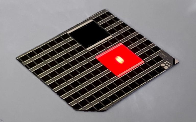 Внутренняя фотоэлектрическая эффективность достигает 40% эффективности