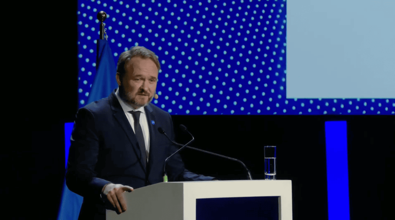 Энергия, ЕС работает для новых трехсторонних контрактов