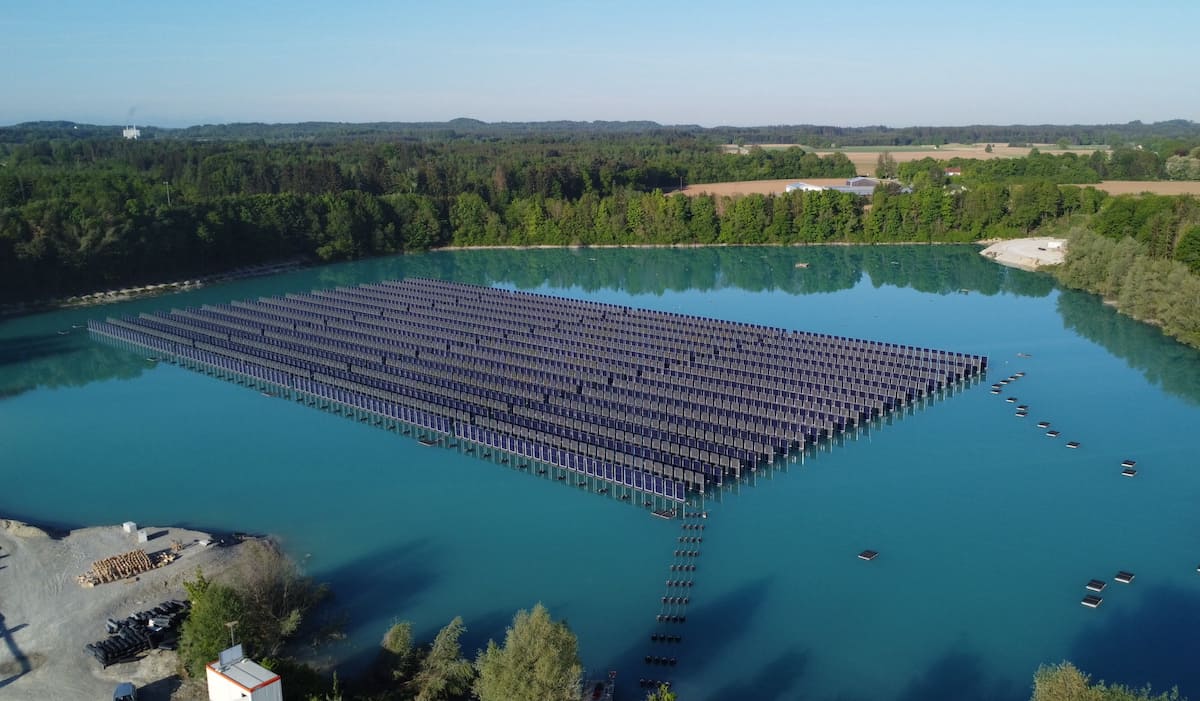 Плавающая вертикальная фотоэлектрическая система, первая в мире система