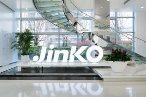 Тандемная ячейка перовскит/TOPCon, новый рекорд на JinkoSolar