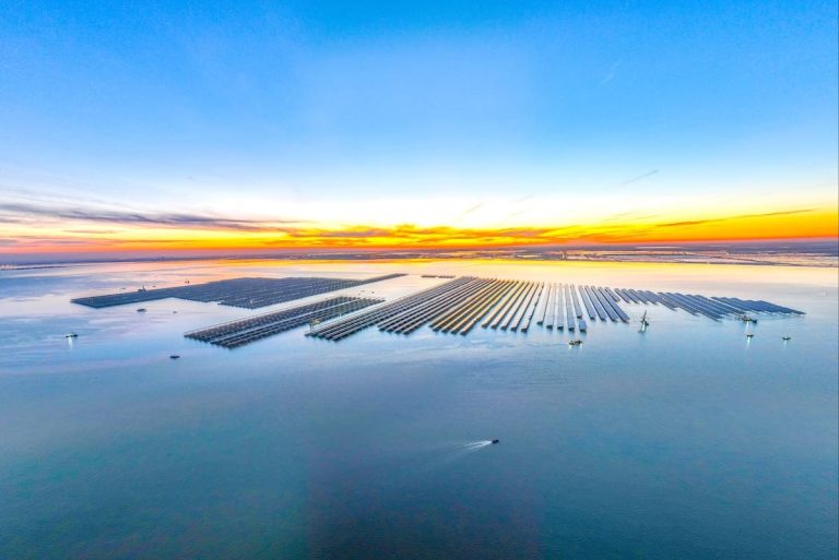 Китай включает рекордную мощность морской солнечной энергии: 1 ГВт подключено к сети в Шаньдуне