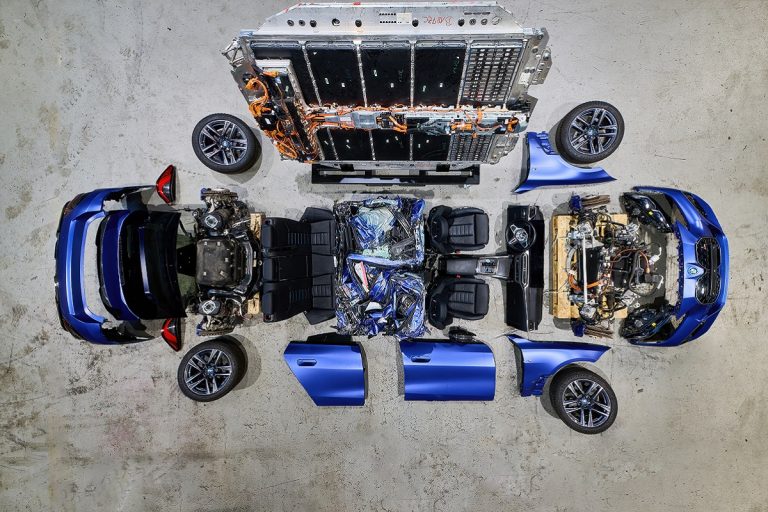 Автомобиль, который восстанавливается: BMW заново изобретает переработку аккумуляторов