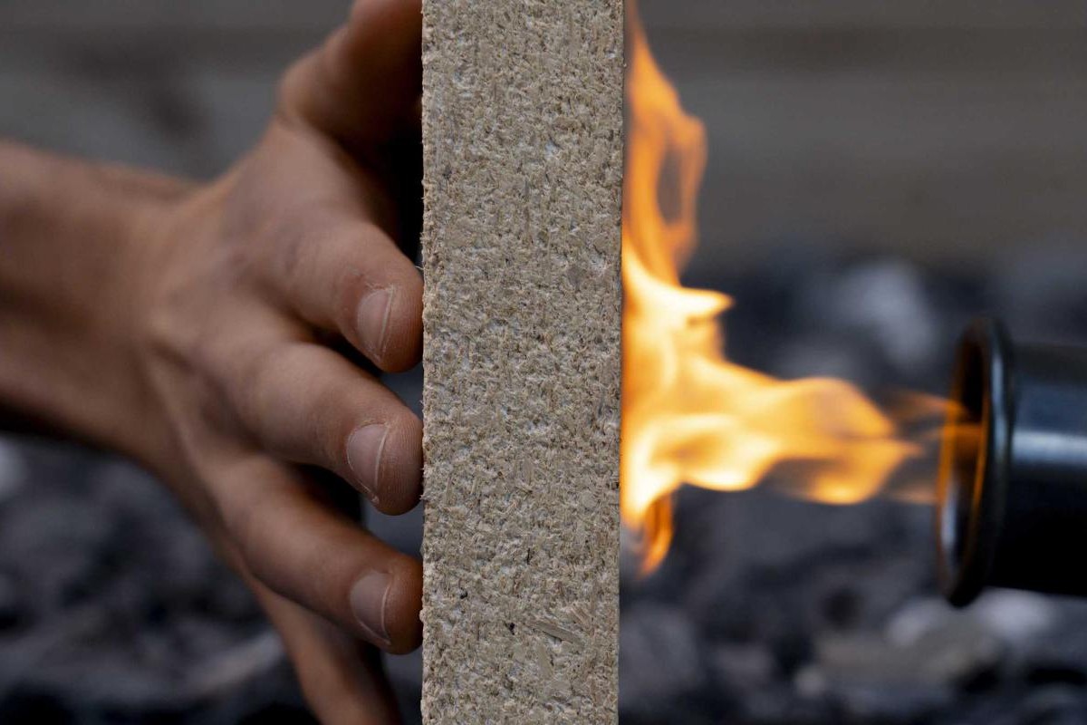 Пожаробезопасные и пригодные для вторичной переработки опилки, разработанные швейцарскими и итальянскими исследователями.