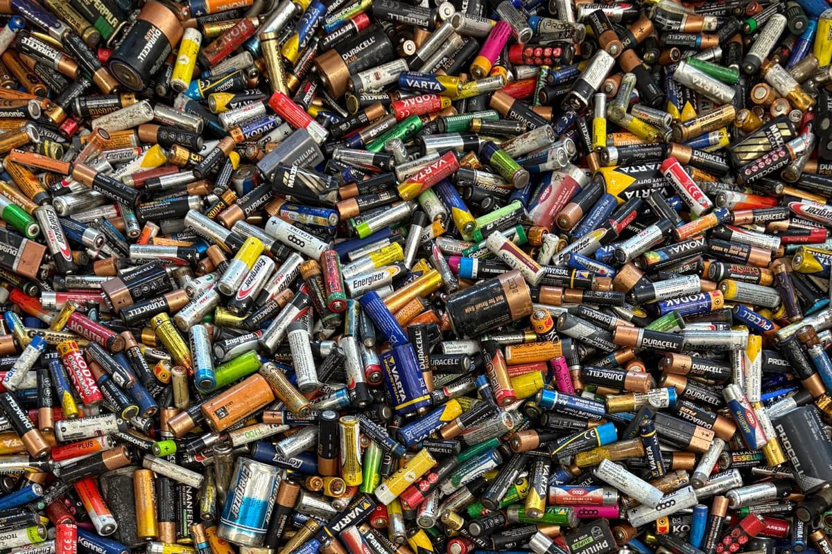 Сбор WEEE и аккумуляторов, утилизация критически важного сырья оказывается за пределами ЕС