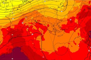 Европа в тиске антициклона: когда наступит новая волна жары свыше 40°С