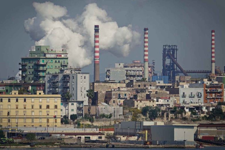 Бывшая Илва: в Таранто начинается остановка; к ноябрю остановятся также Генуя и Нови-Лигуре — что изменится с электропечами