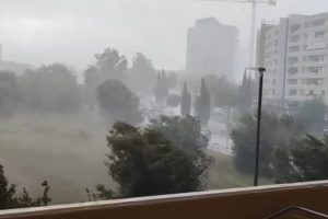 Сильный проливной ливень в Риме: улицы превратились в реки, баки унесены потоками, движение парализовано